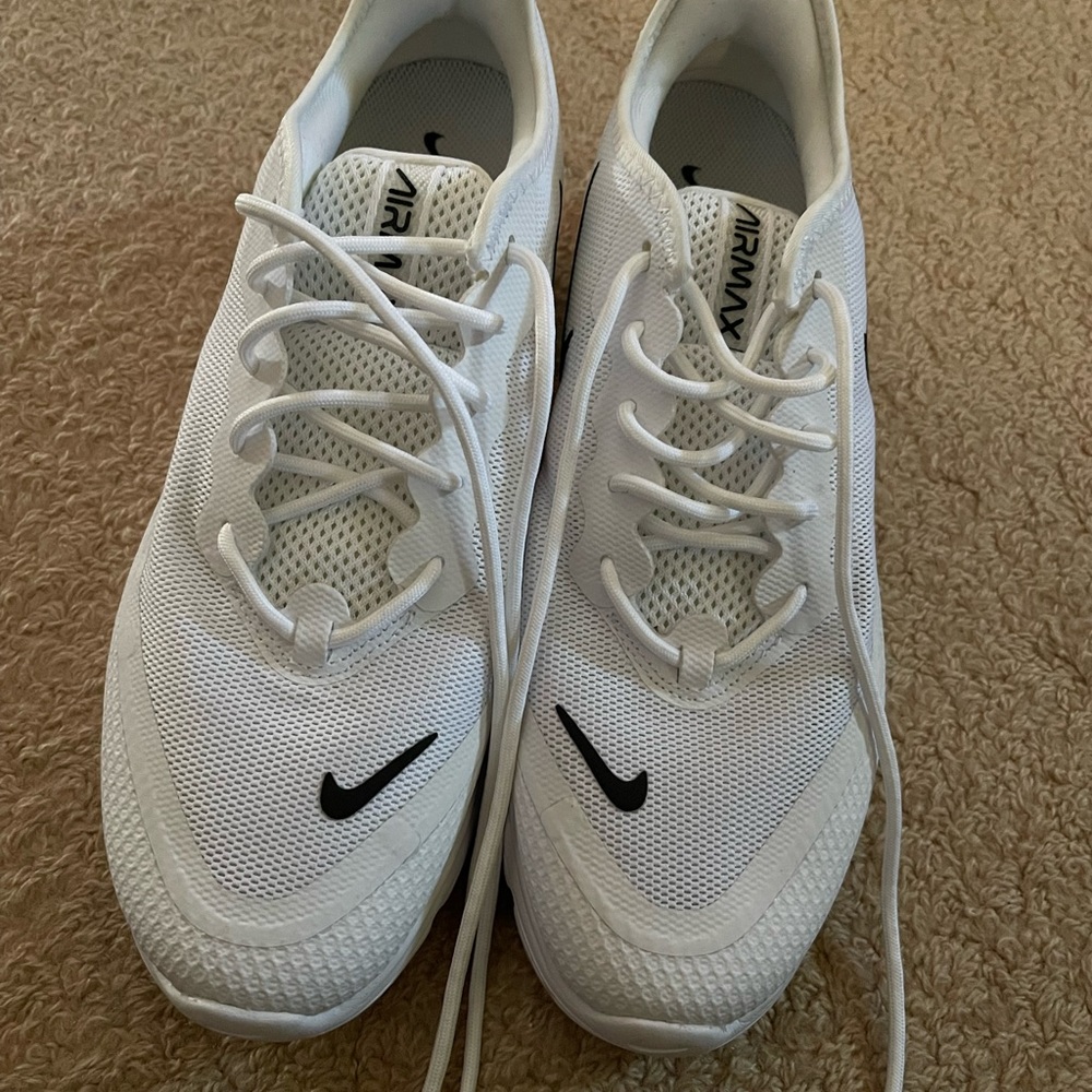 White nike air maxs